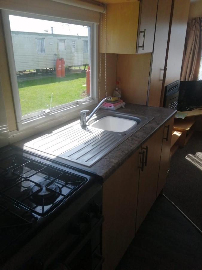 Adorable 2 Bedroom Caravan In Clacton-On-Sea Exterior foto