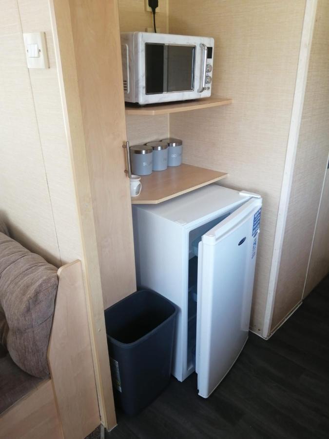 Adorable 2 Bedroom Caravan In Clacton-On-Sea Exterior foto